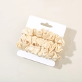 Lot de 3 chouchous en satin crème avec texture plissée sur carte de présentation - Jaune Lait