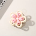 Elegante pinza per capelli a fiore crema e rosa con petali 3D e dettagli di perline - Confezione sfusa / Rosa