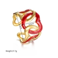 Dettaglio macro delle dimensioni di un bracciale in acciaio dorato con cuori rossi - Catena a Cuore (S1242-B)
