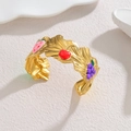 Bracciale aperto dorato con texture a foglia e ciondoli a forma di frutta smaltata - Serie di Frutta B