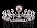 Dettaglio macro corona barocca argento con girasole di cristallo e strass a goccia - Argento Strass Bianco
