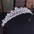 Vue détaillée du diadème de mariée en argent avec zircons en goutte et cristaux étincelants - Base Argentée Strass Clair & Zircon