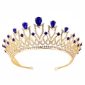Dettaglio corona da sposa dorata con strass blu a goccia e cristalli lucenti - Placcato Oro Zirconia Blu