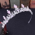 Detailansicht der silbernen Brautkrone mit rosa Tropfenkristallen und Metallarbeiten - Silberrahmen Mit Rosa Diamant (Dickes Silber Rosa)