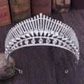 Dettaglio della corona da sposa con motivo a coda di pavone e strass brillanti - Argento Spesso Strass Bianchi