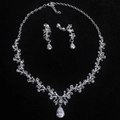Prachtige bruidssieradenset met zilveren druppel zirkoon ketting en bijpassende oorbellen - Dikke Zilveren Witte Zirkoon Ketting + Oorclip