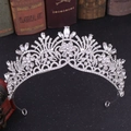 Détail de la couronne de mariée vintage avec motifs floraux en strass et base en alliage - Argent avec zircone blanche