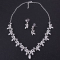 Conjunto de joyas de novia en aleación de plata con collar en V y pendientes de cristal - Collar de Strass Plata Y Pendientes de Poste