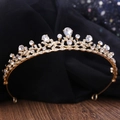 Elegantes goldenes Braut-Diadem mit glitzernden Kristallblättern und Strass für Hochzeiten - KC Gold Weißer Strass / Gold