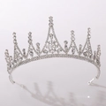 Vue détaillée d'une couronne de mariée argentée sertie de cristaux marquise scintillants - Argent Épais Strass Blanc