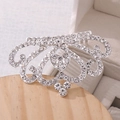 Dettaglio del pettine per capelli a corona di cristallo a cuore con strass brillanti - M / Argento Diamante Bianco