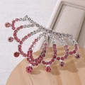 Dettaglio del pettine corona da principessa con strass rosa su supporto in legno - M / Rosa Argento