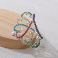 Dettaglio ravvicinato di un pettine per capelli a corona con strass colorati e brillanti - Corona di Cuore (F009) / Argento Multicolore