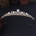 Lussuosa tiara da sposa dorata con cristalli di zircone a goccia e design a foglia - KC Oro Zircone Bianco