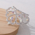 Dettaglio del pettine a corona a forma di cuore argento con strass colorati su legno - Corona di Cuore (F009) / Argento Bianco