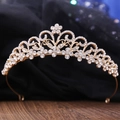 Elegante tiara da sposa dorata con motivo floreale in strass e cristalli scintillanti - Oro