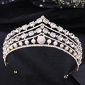 Couronne de mariée baroque dorée avec cristaux rouges et perles sur fond noir - KC Or Strass Blanc