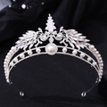 Dettaglio della corona da sposa con zirconi AAA e grande perla centrale su base argento - Argento Spesso Strass Bianchi