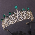Goldene Barock-Krone mit smaragdgrünen Kristallen und weißen Diamanten für Braut-Events - Gold mit grünen Strasssteinen