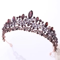 Seitenansicht der Barock-Krone mit lila Kristallen und Roségold-Basis im Vintage-Stil - Altes Rotkupfer mit violetten Strasssteinen