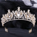 Dettaglio corona barocca dorata con cristallo blu a pera e strass di lusso per sposa - Oro Zircone Bianco