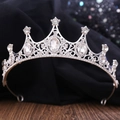 Eleganter silberner Braut-Tiara mit filigranen Mustern und funkelnden Kristallsteinen - Silber Mit Weißen Strasssteinen (H1147)