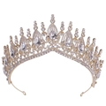 Detailaufnahme der Barock-Brautkrone mit Kristallen und birnenförmigen Strasssteinen - KC Gold Weißer Strass