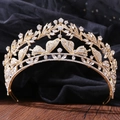 Dettaglio corona da sposa vintage dorata con farfalle e strass scintillanti incastonati - Oro KC Strass Bianchi