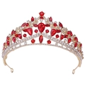 Dettaglio corona da sposa dorata con grandi rubini rossi e scintillanti strass bianchi - KC Oro Strass Chiaro e Rosso