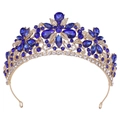 Detailansicht der goldenen Brautkrone mit funkelnden Saphir-Steinen und Strass - KC Gold Klarer und Blauer Strass