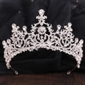 Eleganter silberner Braut-Strass-Kronreif mit funkelnden floralen Vintage-Mustern - Silber mit weißen Strasssteinen