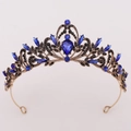Details der Barockkrone mit marineblauen Edelsteinen und antikgoldener Metallbasis - Antik Gold Schwarz + Royalblau