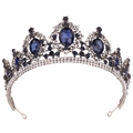 Detailansicht der Barock-Brautkrone mit dunkelblauen Steinen und weißen Strasssteinen - Antiksilber mit weißen und tintenblauen Strasssteinen