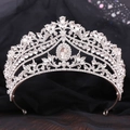 Elegante tiara da sposa con strass argentati e gemma ovale su sfondo scuro - Argento Spesso Strass Bianchi