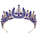 Dettaglio della tiara barocca dorata con cristalli blu scuro a forma di pera e diamanti - KC Oro Strass Chiaro e Blu