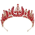 Dettaglio macro della corona barocca da sposa con gemme rosse e motivi di cristallo - KC Oro Strass Chiaro e Rosso
