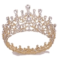 Detailansicht der goldenen Brautkrone mit Strasssteinen in Tropfenschliff und Barockmuster - KC Gold Weißer Strass