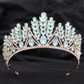 Détail du diadème de mariée avec opales bleu clair et strass blancs sur feuilles d'or - Or Strass Blanc Opale Verte (H1381)