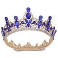 Dettaglio corona barocca dorata con cristalli blu profondo e strass bianchi scintillanti - KC Oro Strass Chiaro e Blu