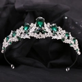 Barocke Smaragd-Strass Brautkrone mit silbernem Blattdesign auf schwarzem Grund - Silber Grüner Kristall