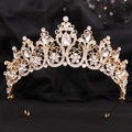 Detail der goldenen Barock-Brautkrone mit klaren Kristallen und birnenförmigem Stein - KC Gold Weißer Strass