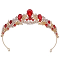 Détail d'une couronne de mariée dorée avec de grosses pierres rouges et cristaux - KC Or Strass Clair et Rouge