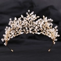 Dettaglio di un diadema a foglia dorato fatto a mano con perle di cristallo da sposa - Oro Zircone Bianco