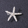 Dettaglio di fermaglio per capelli a stella marina con perle e strass su base argento - Clip Stella Marina Argento Bianco / Argento
