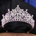 Dettaglio della corona nuziale argento con strass viola e motivi a vite intrecciati - Argento Viola