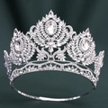 Détail macro d'une couronne de mariée luxueuse en argent ornée de cristaux scintillants taillés - Argent Strass Blanc Ajustable