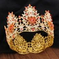 Détail macro de couronne baroque avec cristaux orange et filigrane en alliage doré - Style Radial Cœur (H1487) / Or Avec Strass Blancs Et Orange