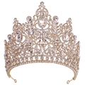 Exquisites Brauttiara in Gold mit funkelnden Kristallclustern auf weißem Hintergrund - Gold (H1421 KC Gold Weißer Strass)