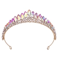 Détail d'une couronne de mariée dorée avec cristaux marquise AB et strass étincelants - Or KC Diamant Blanc + Diamant AB