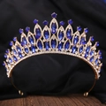 Détail de couronne de mariée avec pierres bleues et diamants sur base en alliage doré - Or Strass Blanc + Bleu